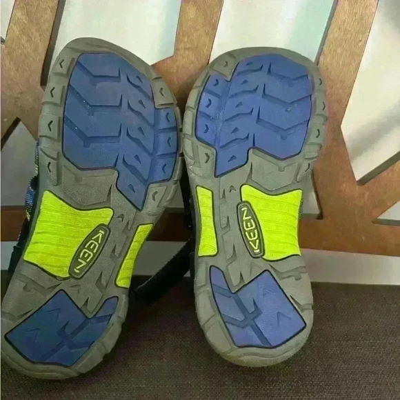 Keen Kid Sandals size 4. Used like a New - Picture 6 of 6